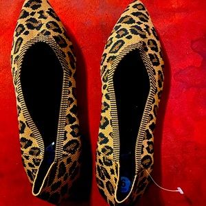 Soft stretchy leopard flats w/memory foam soles.
